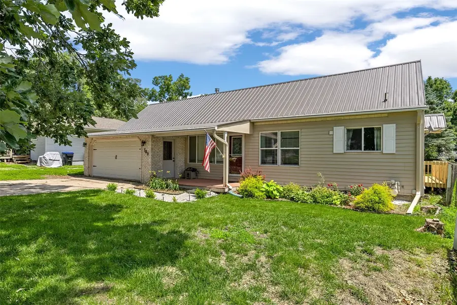 709 6th Ave, Coralville, IA 52241 - #2
