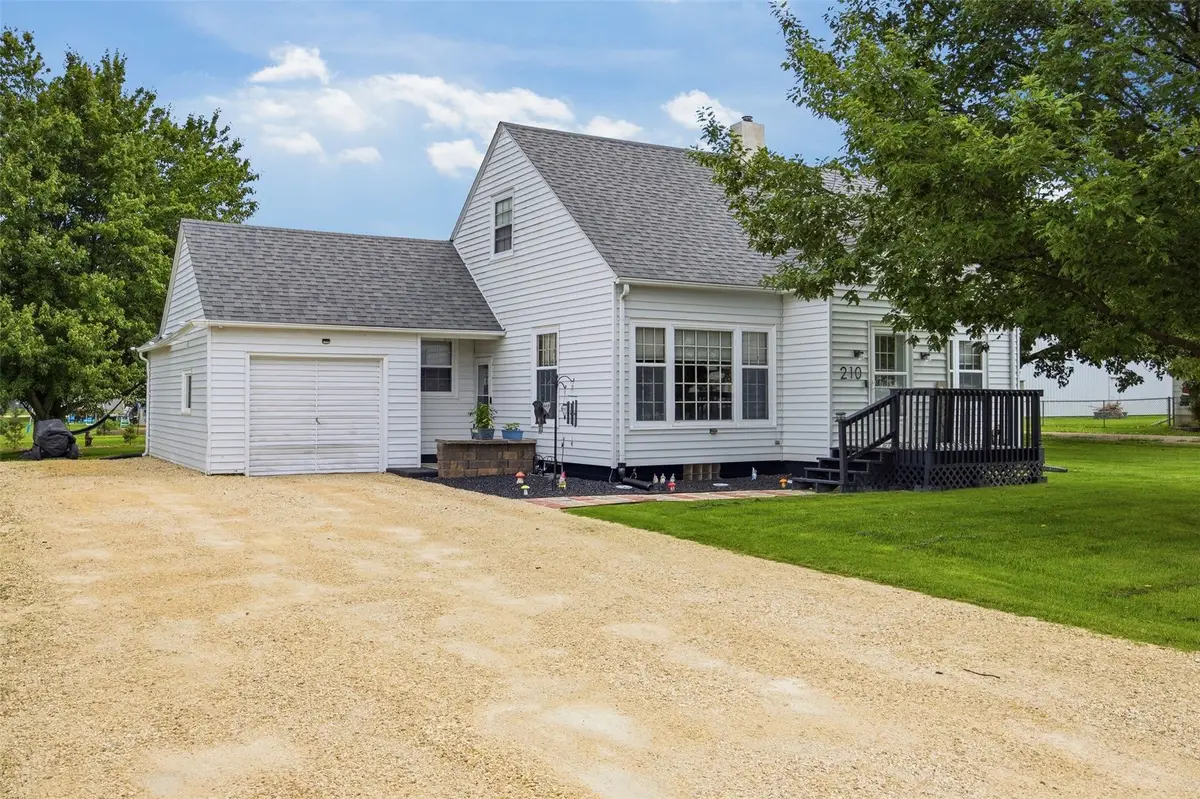 210 Hubbell St, Martelle, IA 52305 - #1