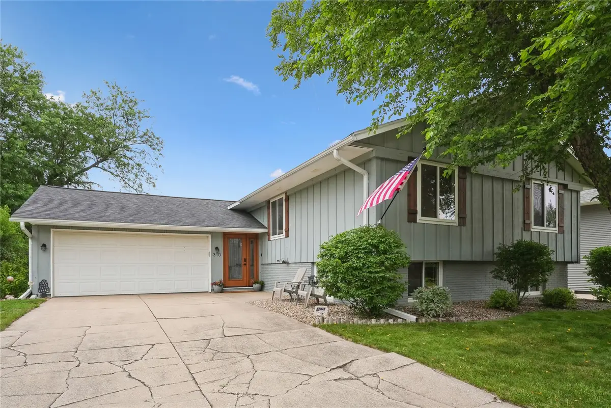 310 Carnaby Dr Ne, Cedar Rapids, IA 52402 - #1
