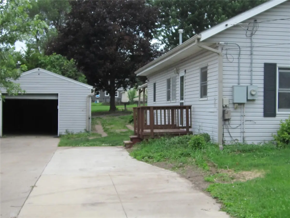 2402 Fruitland Boulevard Sw, Cedar Rapids, IA 52404 - #1