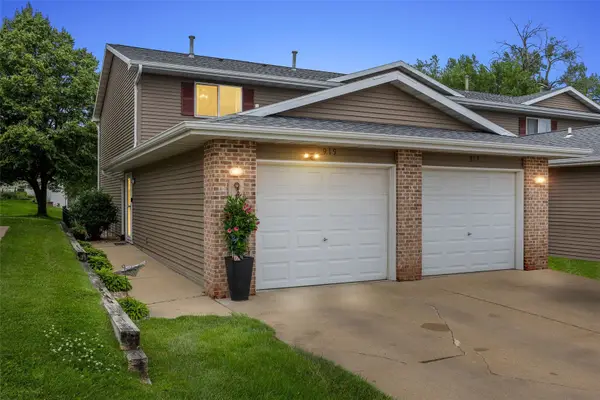 919 Grand Ave Court, Marion, IA 52302