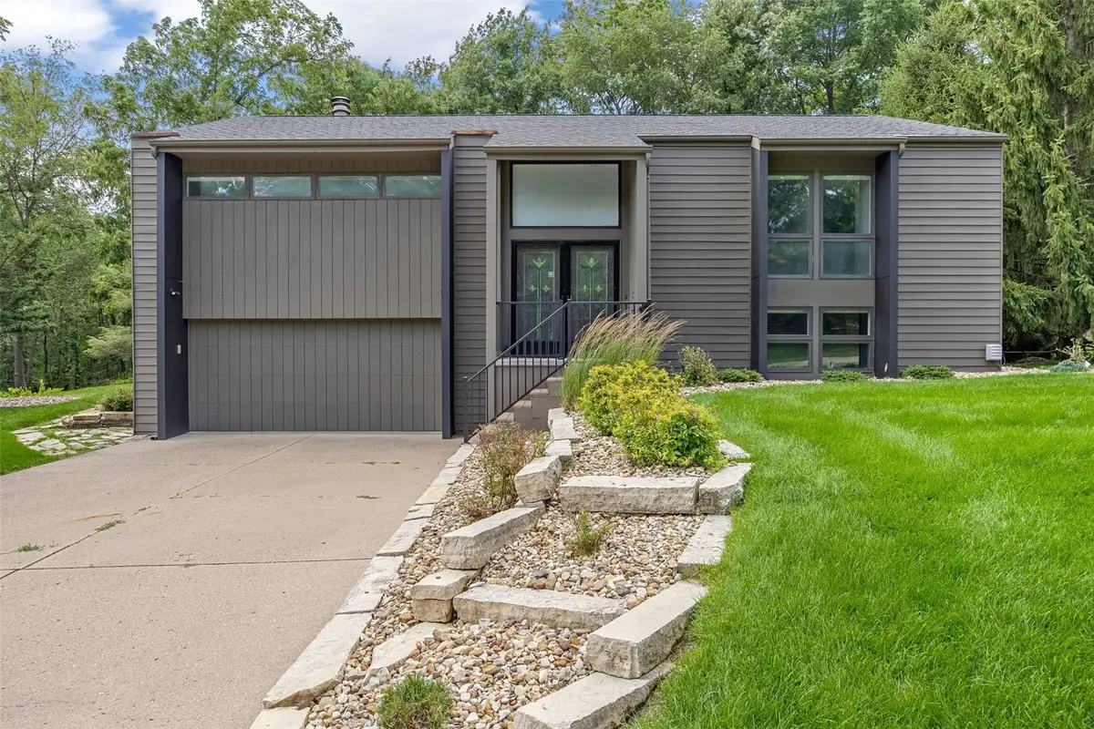 301 N 7th Ave, Iowa City, IA 52245 - #1