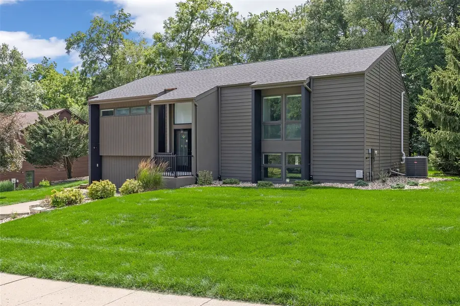 301 N 7th Ave, Iowa City, IA 52245 - #2