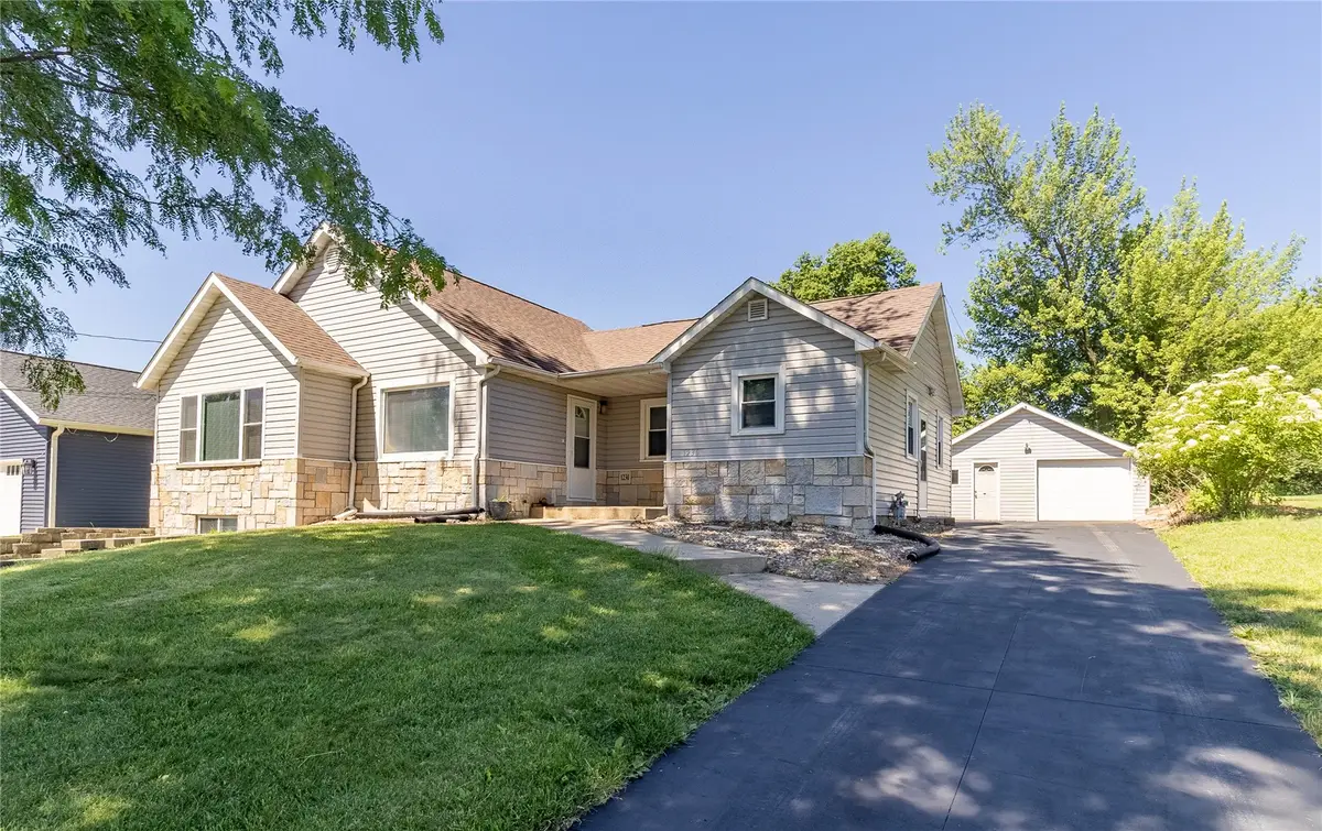 1230 Belmont Parkway Nw, Cedar Rapids, IA 52405 - #1
