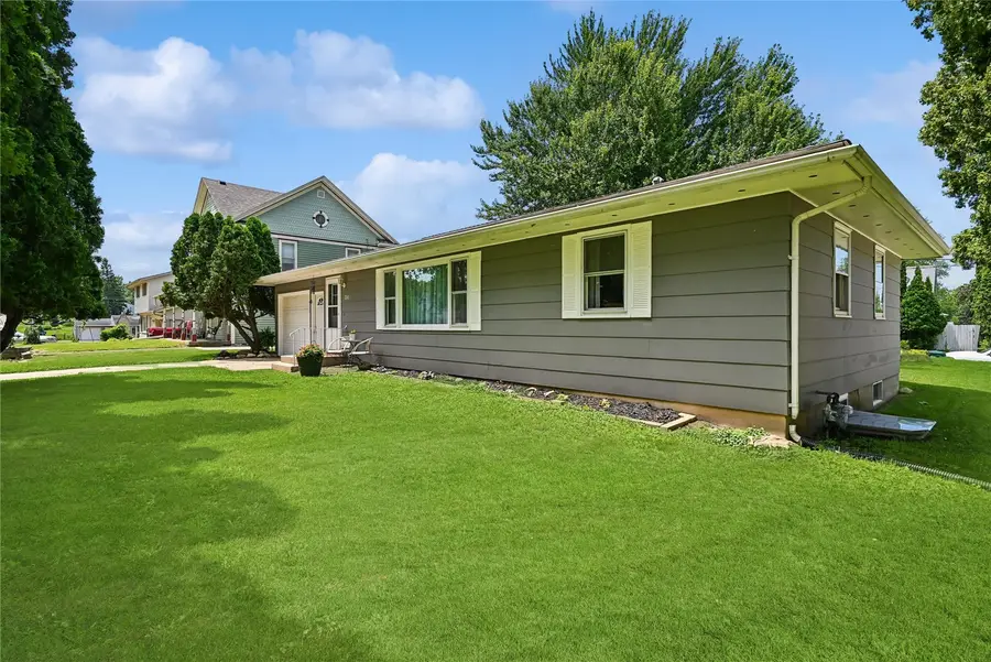 300 S Oak Street, Anamosa, IA 52205 - #2