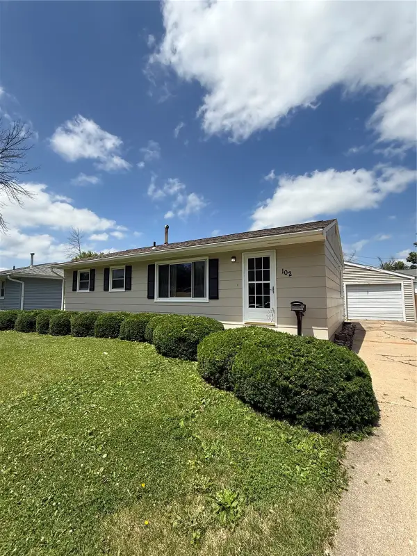 102 27th Ave Drive Sw, Cedar Rapids, IA 52404