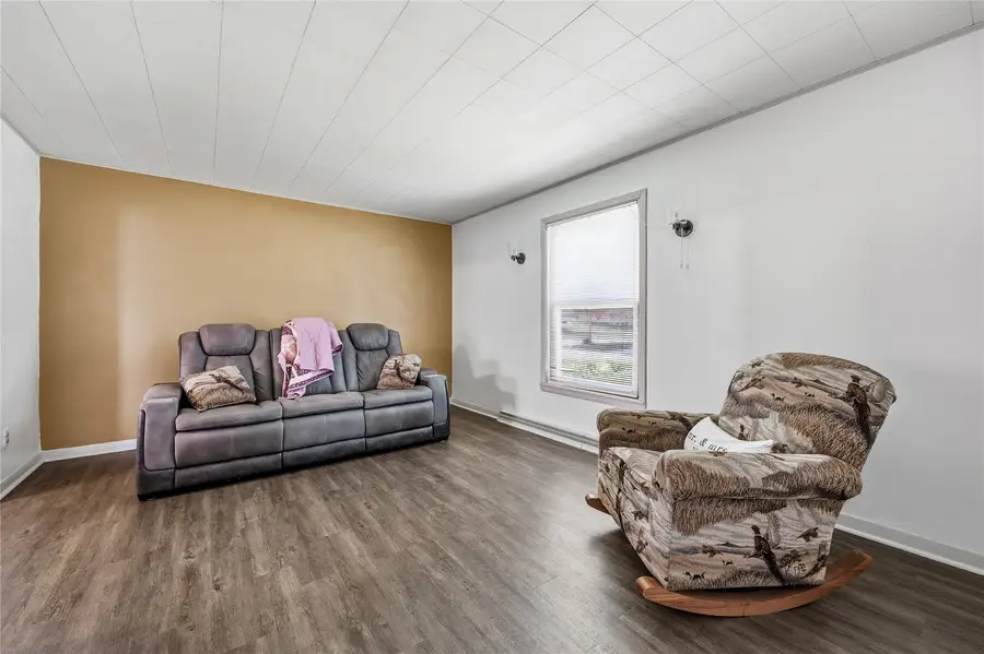 409 Walnut Street, Tipton, IA 52772 - #3