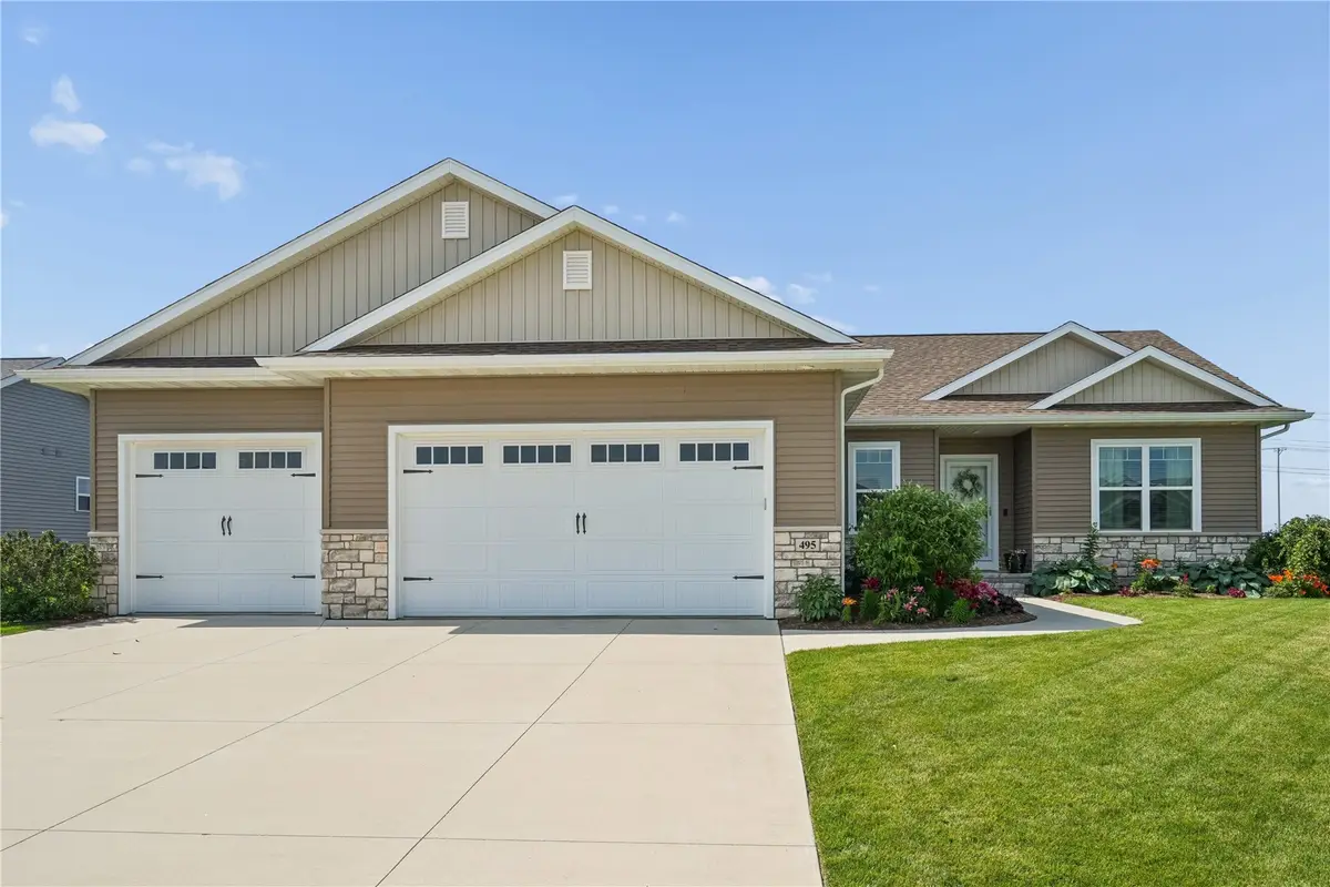 495 Dutch Dr, Robins, IA 52328 - #1