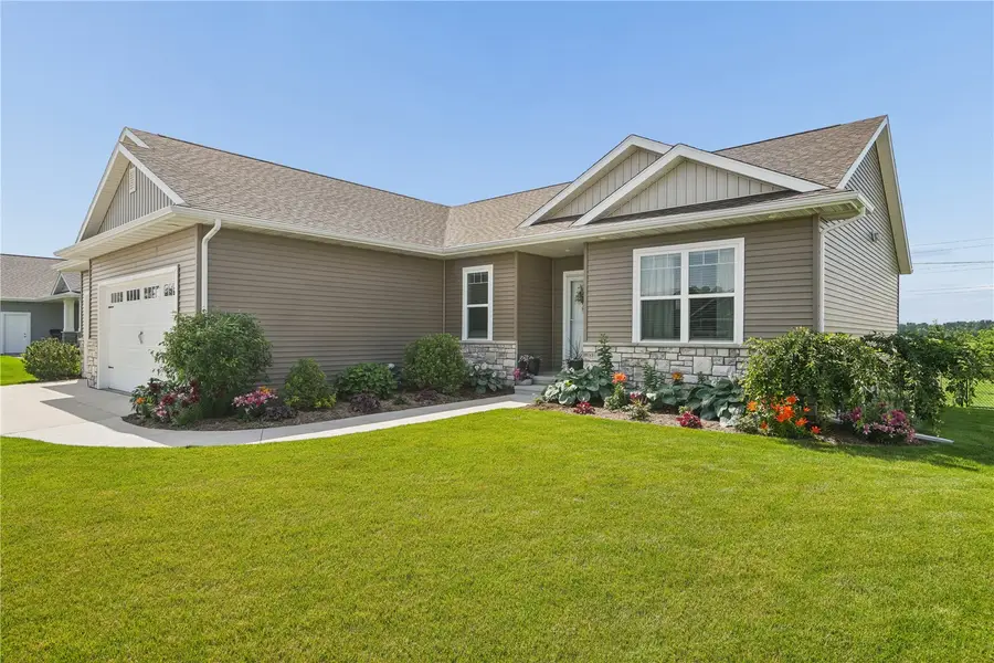 495 Dutch Dr, Robins, IA 52328 - #2