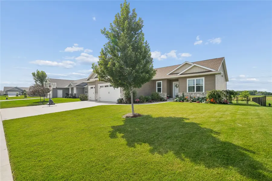 495 Dutch Dr, Robins, IA 52328 - #3