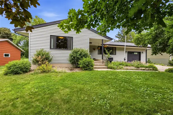225 8th Nw, Mt Vernon, IA 52314