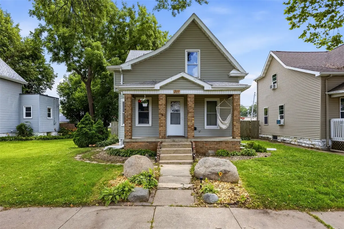 711 7th Street Sw, Cedar Rapids, IA 52404 - #1