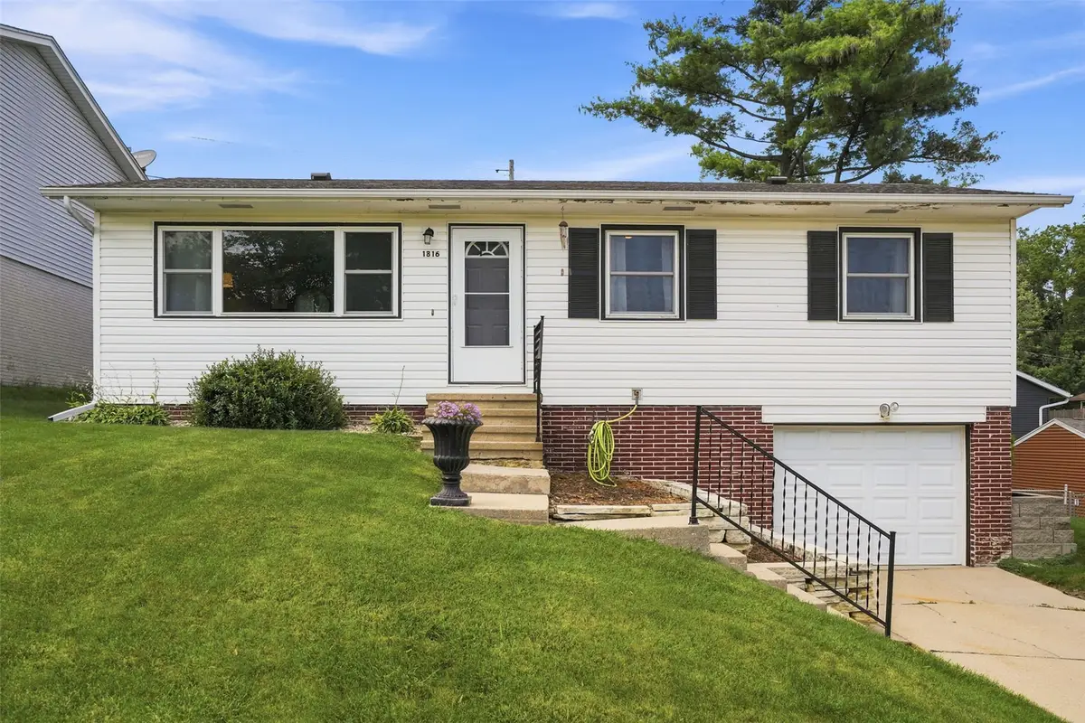 1816 Garry Avenue Nw, Cedar Rapids, IA 52405 - #1