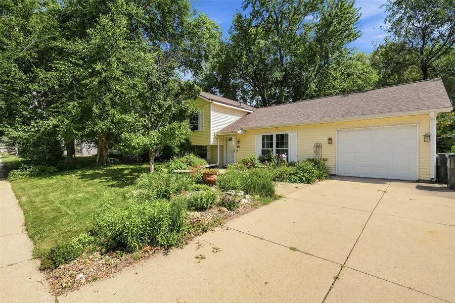 3911 Blue Mound Drive Ne, Cedar Rapids, IA 52402 - #2