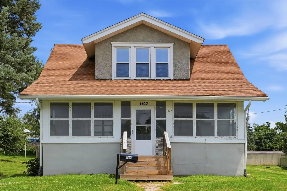1407 11th Ave, Belle Plaine, IA 52208 - #1