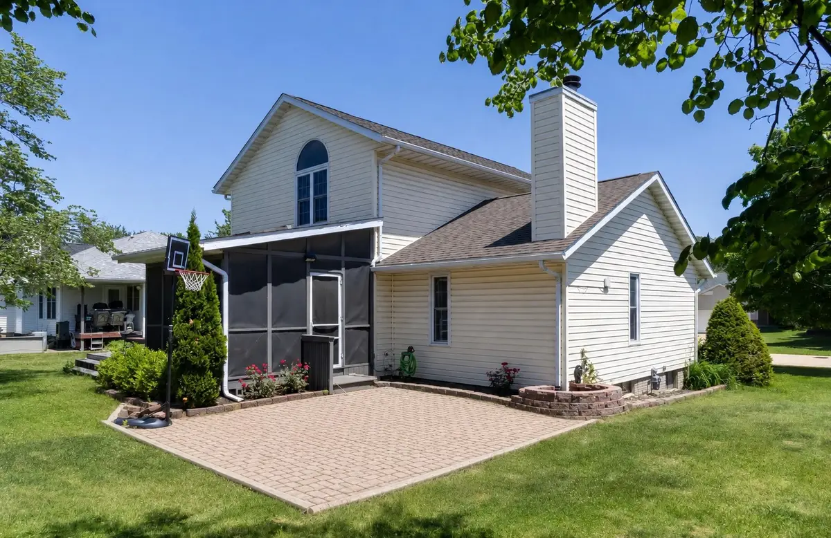 3010 Meadow Glen Street, Marion, IA 52302 - #1