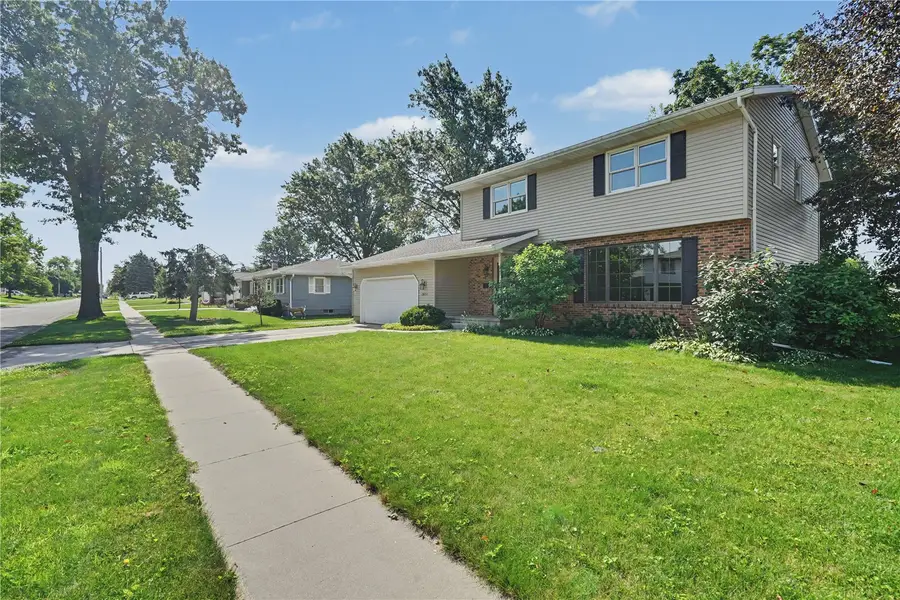 2851 27th Avenue, Marion, IA 52302 - #2