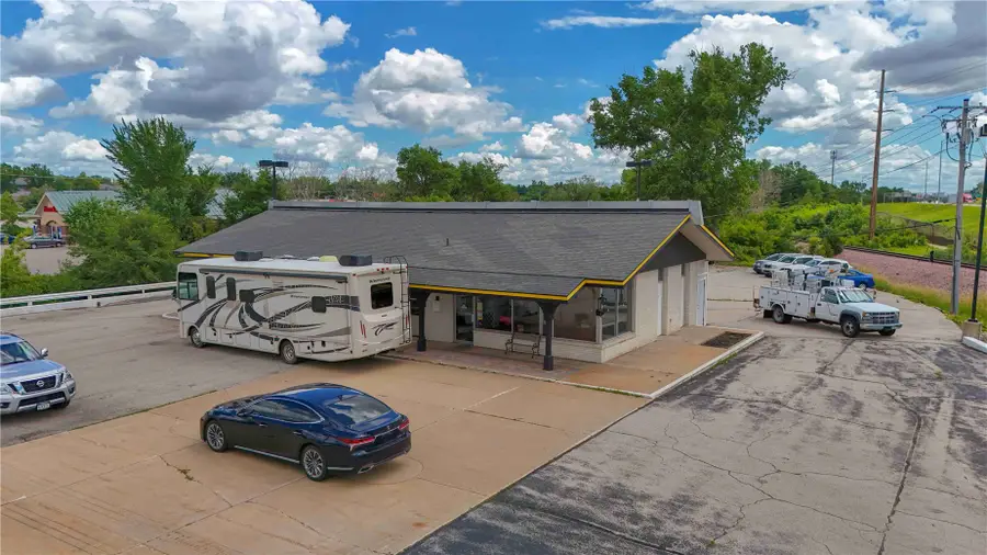 1945 42nd Street Ne, Cedar Rapids, IA 52402 - #3