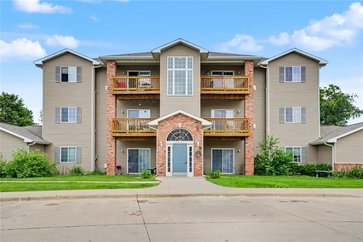 2824 Triple Crown Ln Unit 5, Iowa City, IA 52340 - #1