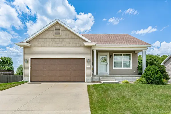 9506 Grand Oaks Drive Ne, Cedar Rapids, IA 52402