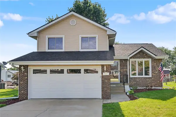 521 Zelda Dr Nw, Cedar Rapids, IA 52405