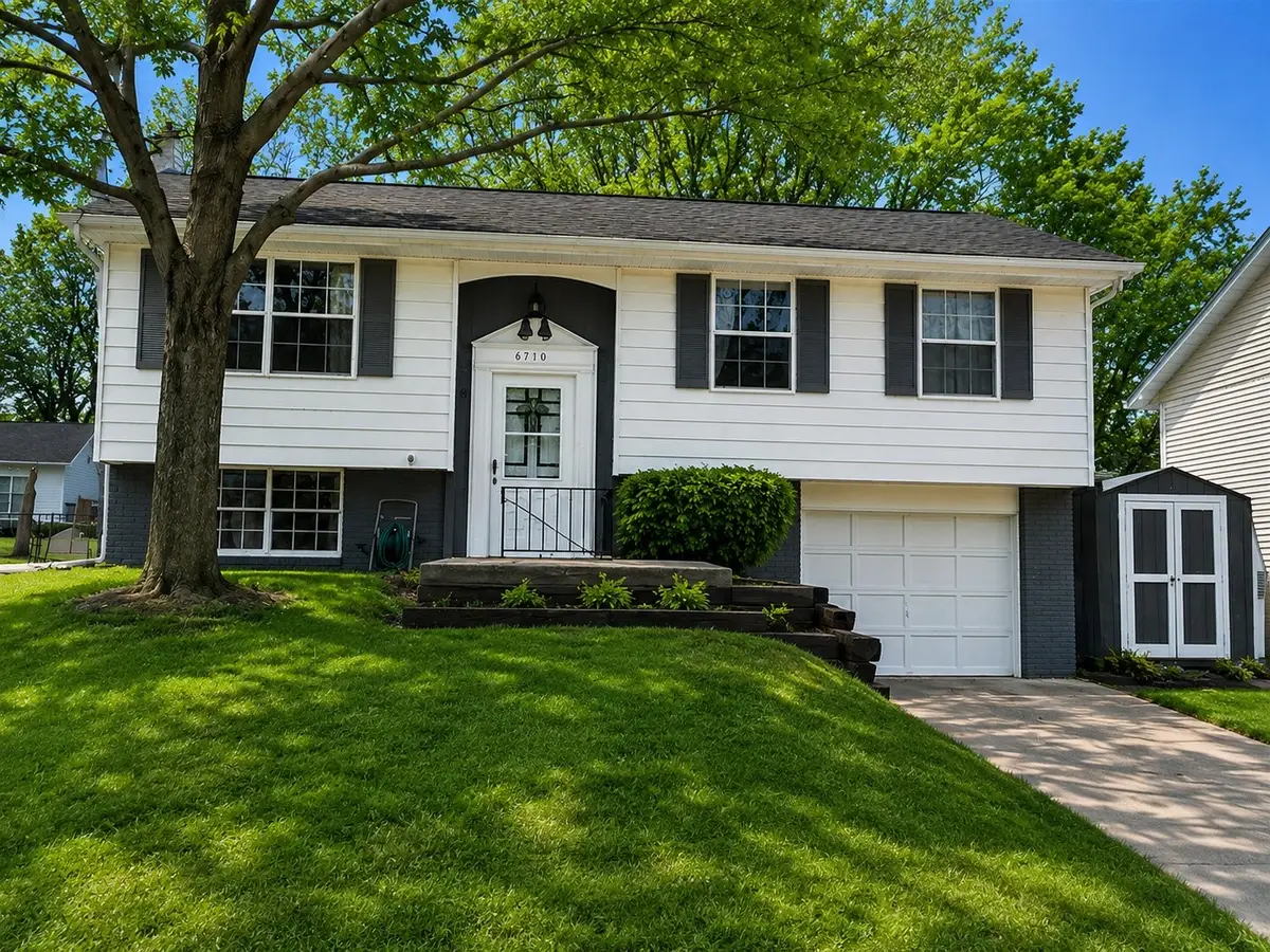 6710 Kelburn Lane Ne, Cedar Rapids, IA 52402 - #1