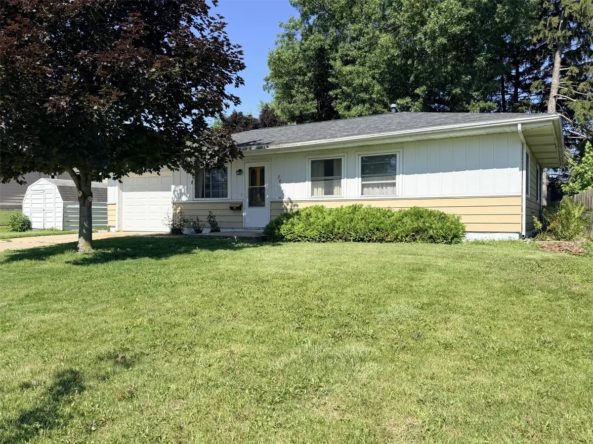 280 Owen Street Nw, Cedar Rapids, IA 52405 - #1