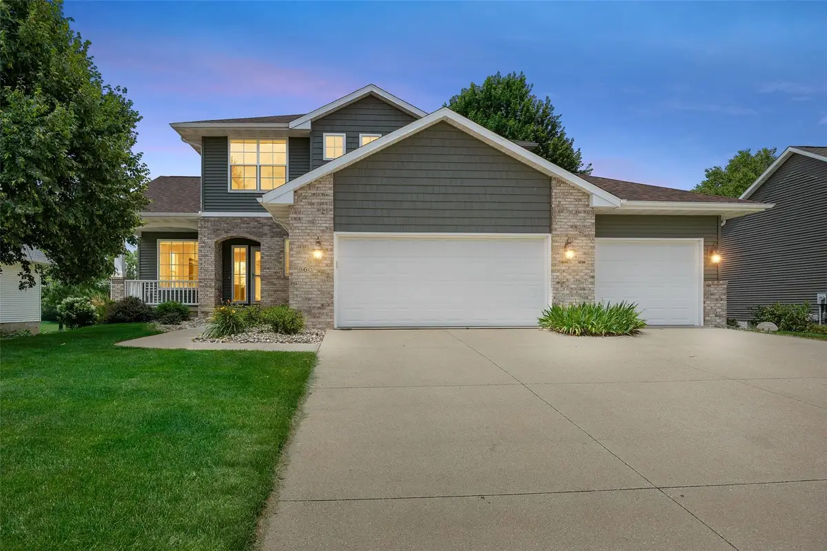 860 Wolf Ridge Road, Hiawatha, IA 52233 - #1