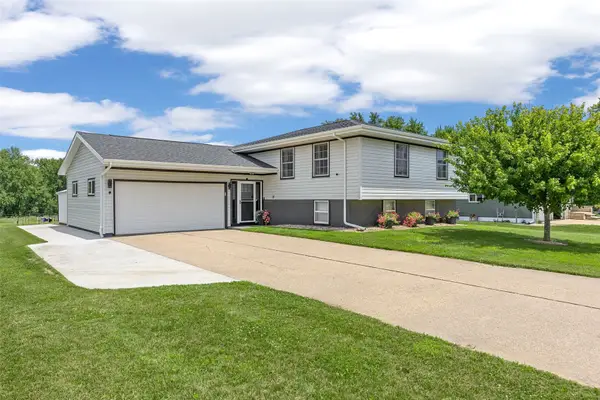213 Maple Street, Olin, IA 52320
