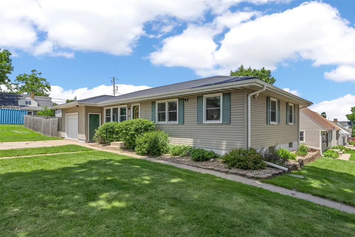 2228 Mallory Street Sw, Cedar Rapids, IA 52404 - #1