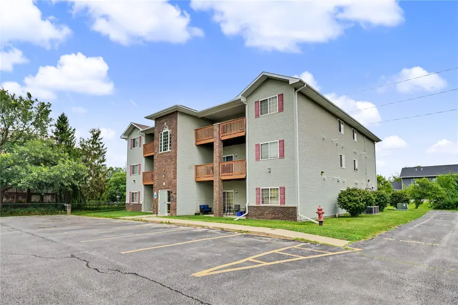 80 Circle Dr #4, North Liberty, IA 52317 - #2