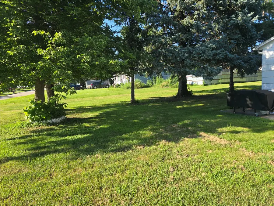 202 15th Street, Belle Plaine, IA 52208 - #3