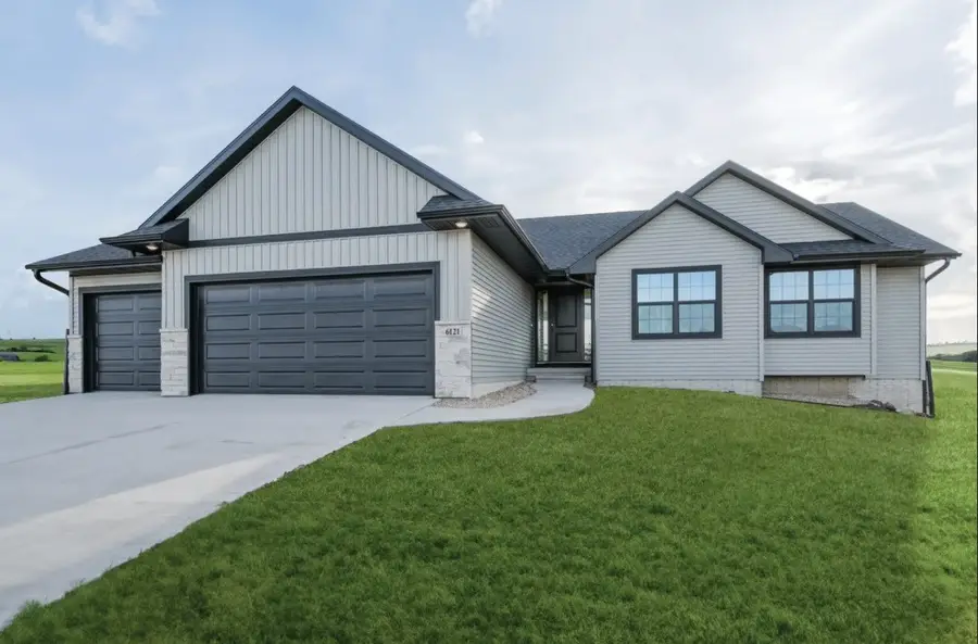 1724 Cloverleaf Court Sw, Cedar Rapids, IA 52404 - #2