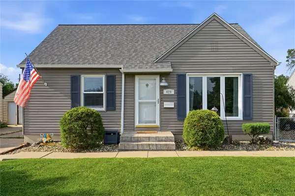 629 37th St Ne, Cedar Rapids, IA 52402