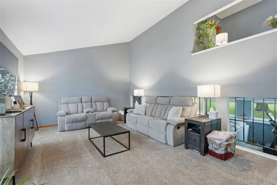 646 Jonadel Ln Nw, Cedar Rapids, IA 52405 - #2