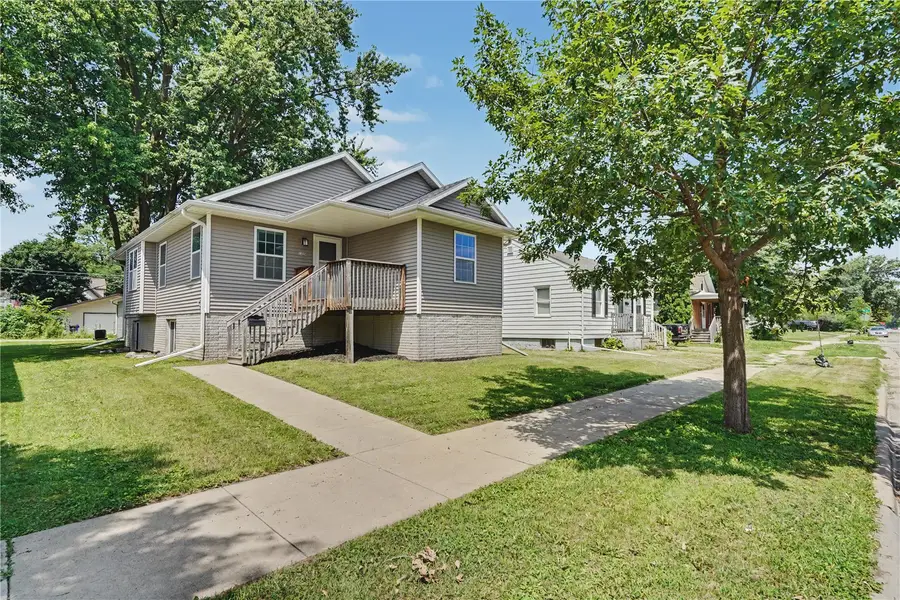 1228 9th St Nw, Cedar Rapids, IA 52405 - #2