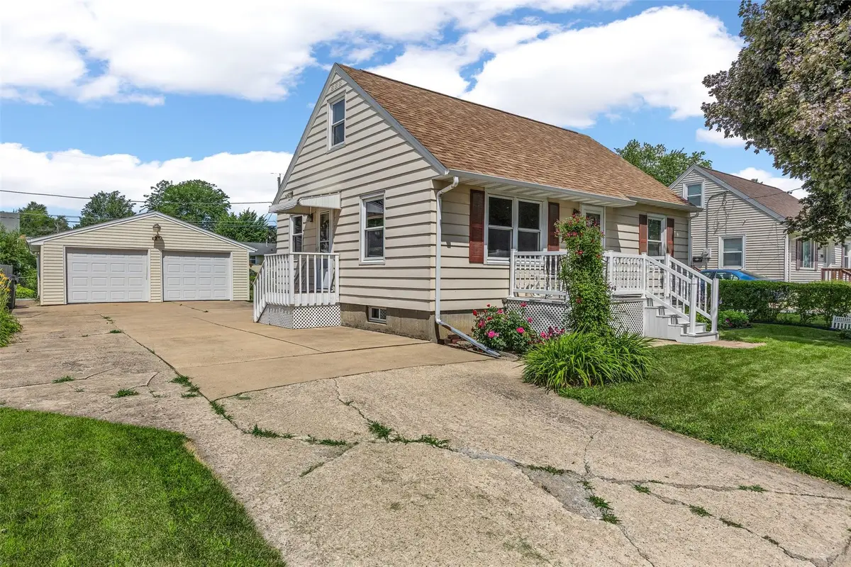 212 22nd Street Nw, Cedar Rapids, IA 52405 - #1