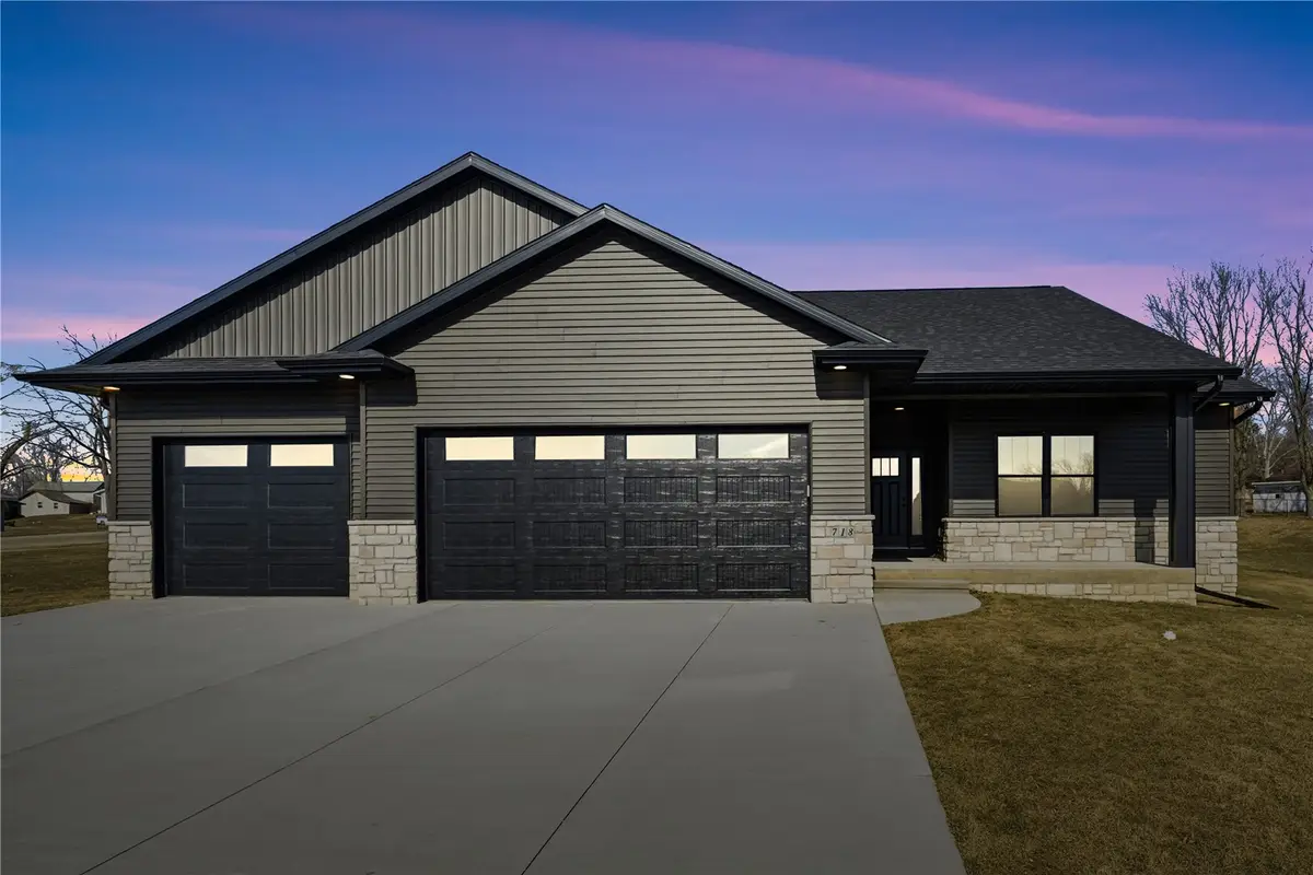 718 Pointer Circle, Center Point, IA 52213 - #1