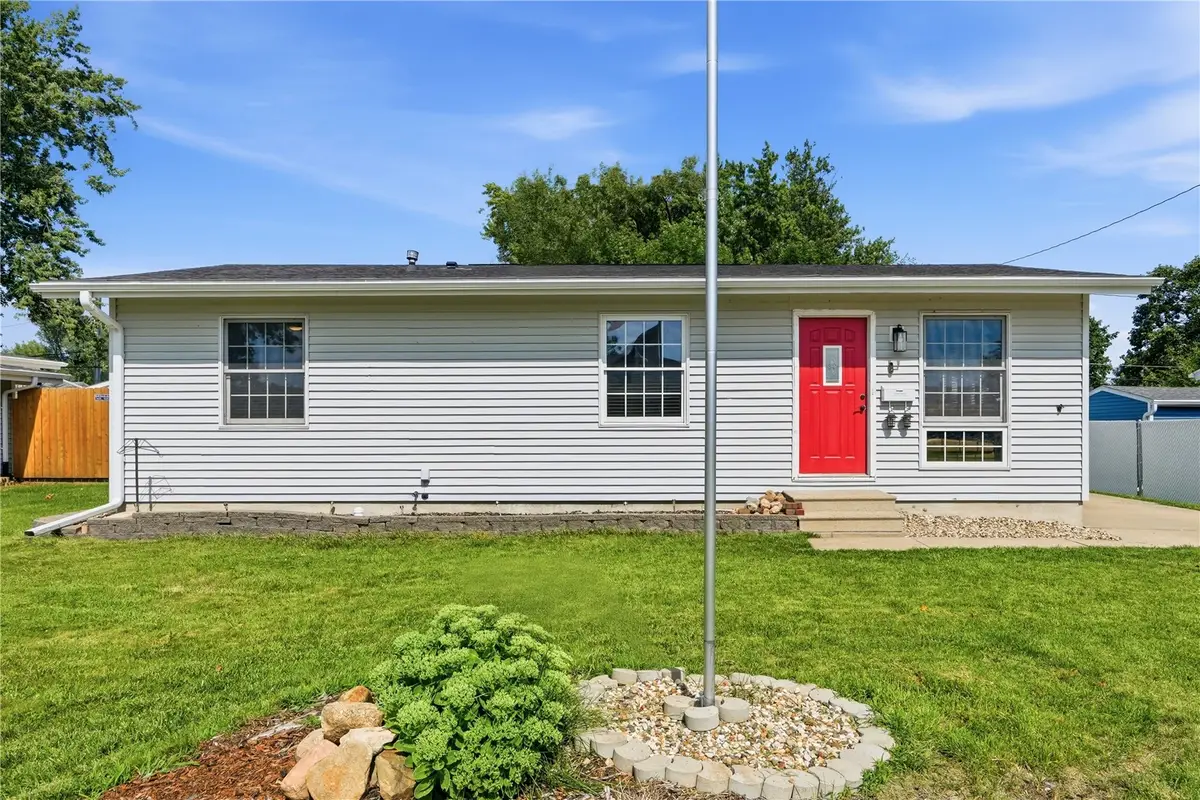 2447 Lauren Drive Sw, Cedar Rapids, IA 52404 - #1