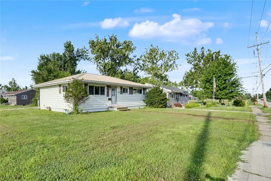 421 Wilson Ave Drive Sw, Cedar Rapids, IA 52404 - #2
