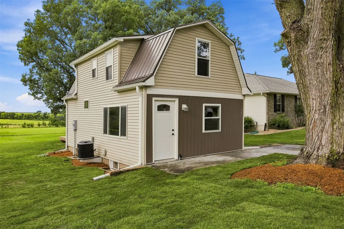 406 2nd Street S, Coggon, IA 52218 - #1