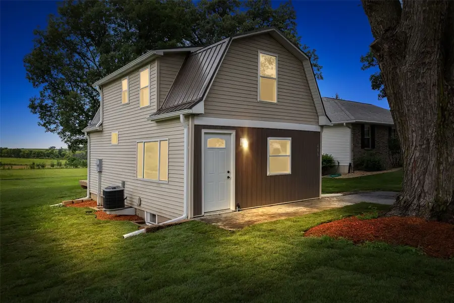 406 2nd Street S, Coggon, IA 52218 - #3
