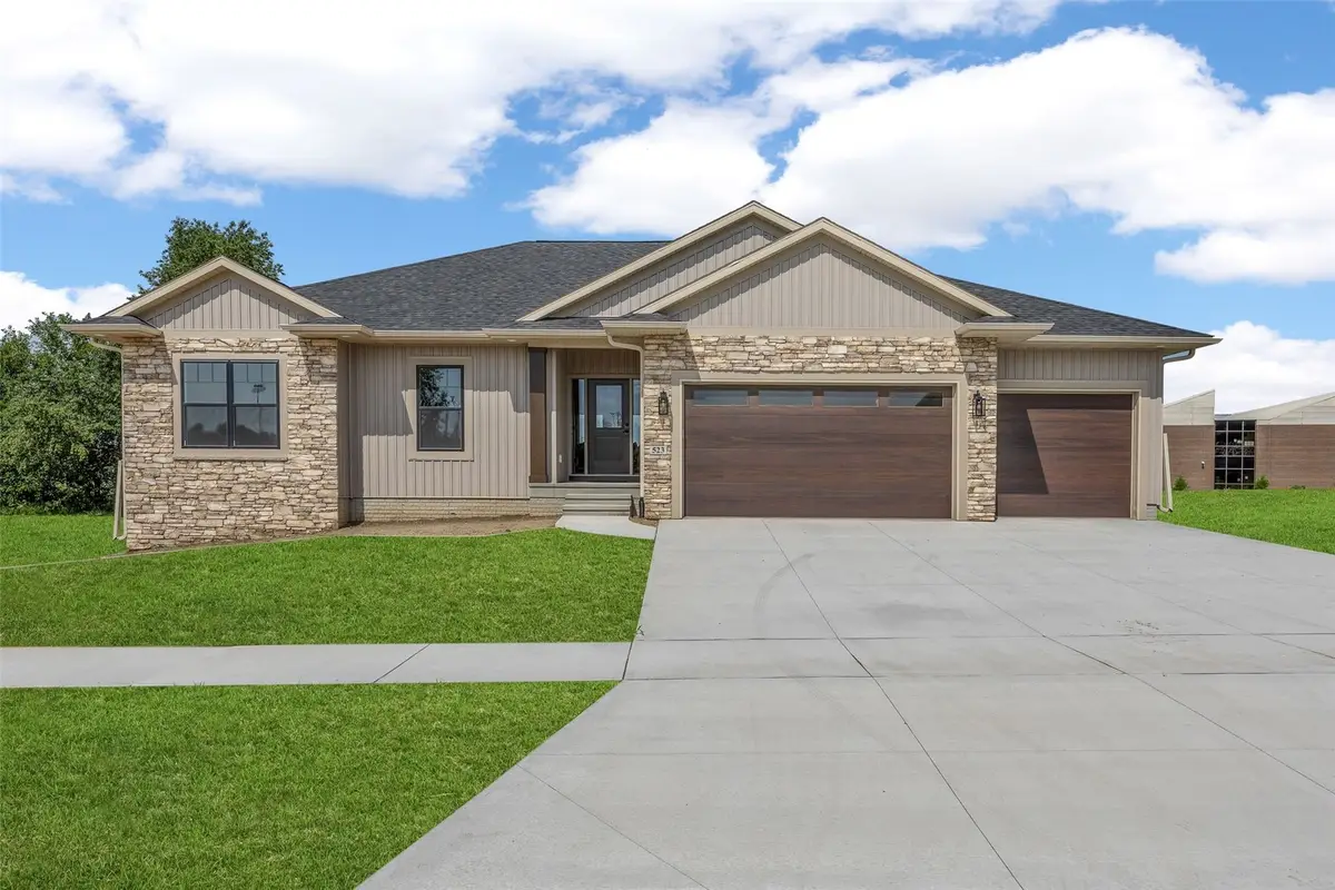 523 Rogers Lane, Center Point, IA 52213 - #1