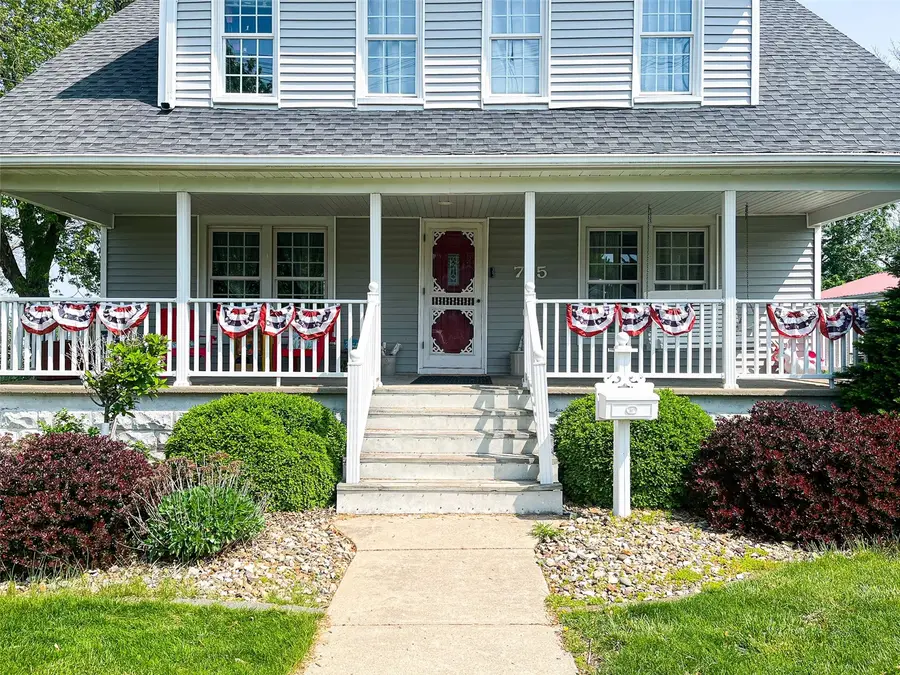 715 W 15th Street, Vinton, IA 52349 - #2