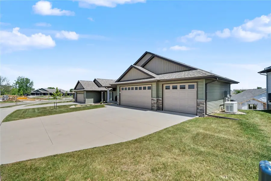 3027 Teton Street Sw, Cedar Rapids, IA 52404 - #2