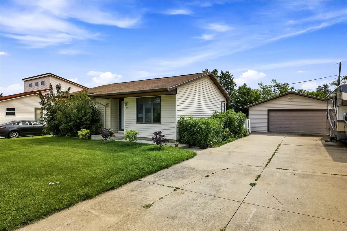 252 Park Street, Fairfax, IA 52228 - #1