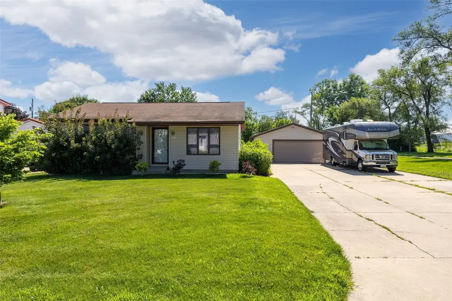 252 Park Street, Fairfax, IA 52228 - #2