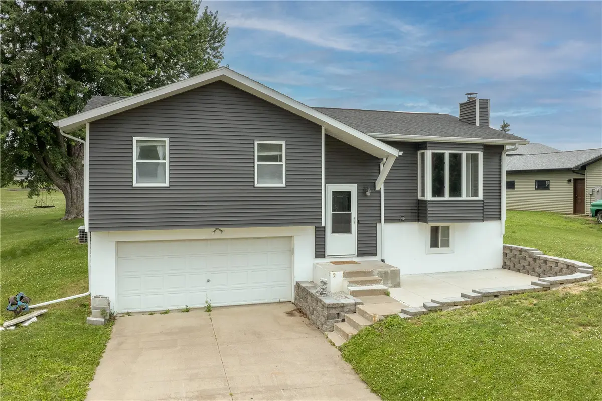 5005 Sunset Drive, Cedar Rapids, IA 52404 - #1