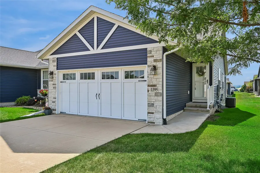 1395 Applewood Drive, Fairfax, IA 52228 - #2