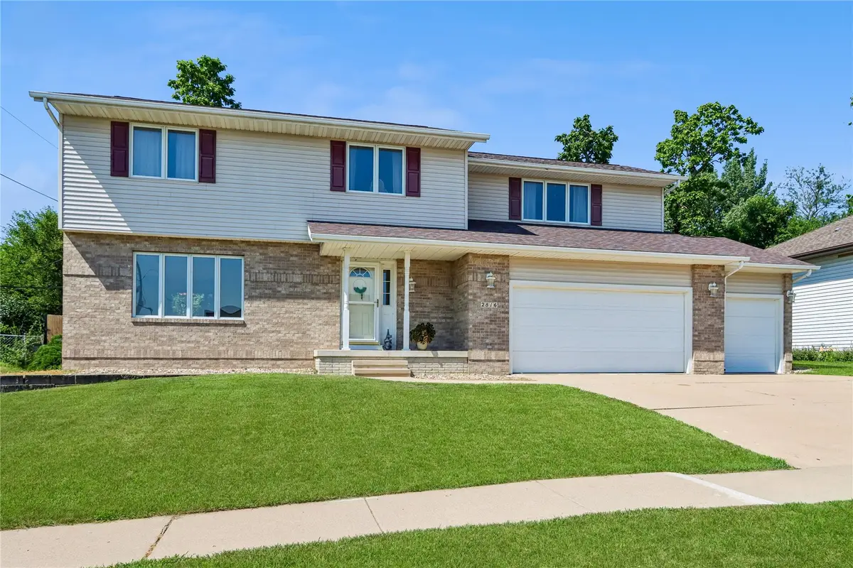 2816 Lancelot Lane Nw, Cedar Rapids, IA 52405 - #1